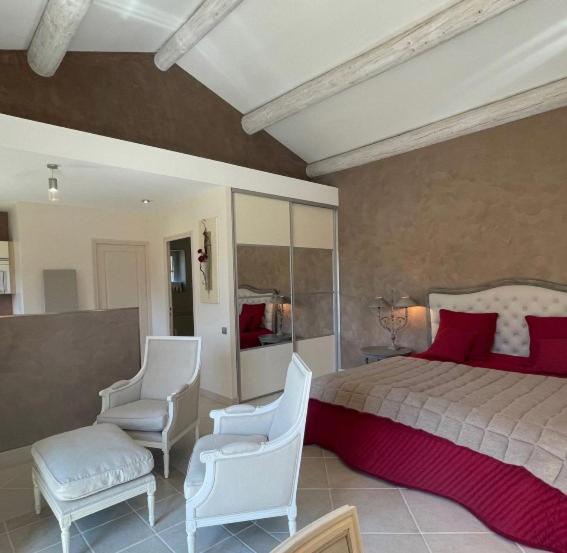 Chateau De Cachard Boffres Quarto foto